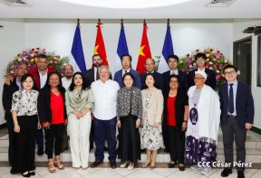 Autoridades nicaragüenses se reúnen con delegación de la República Popular China encabezada por Huang Xiaowei