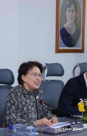 Autoridades nicaragüenses se reúnen con delegación de la República Popular China encabezada por Huang Xiaowei
