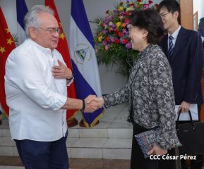 Autoridades nicaragüenses se reúnen con delegación de la República Popular China encabezada por Huang Xiaowei
