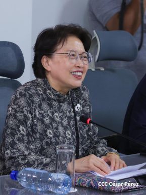 Autoridades nicaragüenses se reúnen con delegación de la República Popular China encabezada por Huang Xiaowei