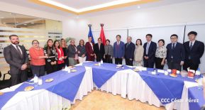 Autoridades nicaragüenses se reúnen con delegación de la República Popular China encabezada por Huang Xiaowei