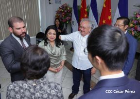 Autoridades nicaragüenses se reúnen con delegación de la República Popular China encabezada por Huang Xiaowei