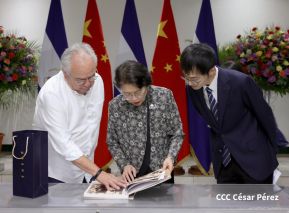 Autoridades nicaragüenses se reúnen con delegación de la República Popular China encabezada por Huang Xiaowei