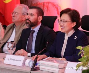 Autoridades nicaragüenses se reúnen con delegación de la República Popular China encabezada por Huang Xiaowei