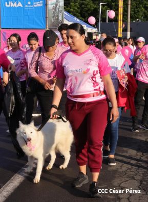  Caminata "Yo Corro por Ellas", por la prevención y lucha contra el cáncer de mama