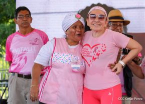  Caminata "Yo Corro por Ellas", por la prevención y lucha contra el cáncer de mama
