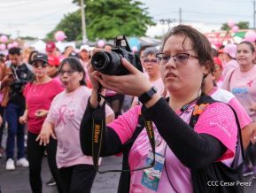  Caminata "Yo Corro por Ellas", por la prevención y lucha contra el cáncer de mama