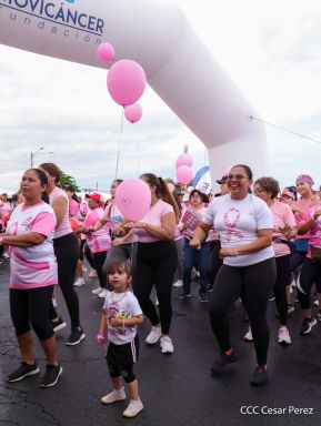  Caminata "Yo Corro por Ellas", por la prevención y lucha contra el cáncer de mama
