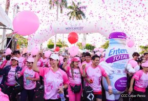  Caminata "Yo Corro por Ellas", por la prevención y lucha contra el cáncer de mama