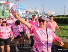  Caminata "Yo Corro por Ellas", por la prevención y lucha contra el cáncer de mama