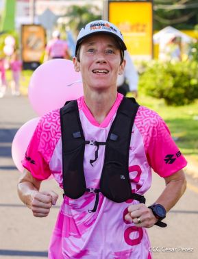  Caminata "Yo Corro por Ellas", por la prevención y lucha contra el cáncer de mama