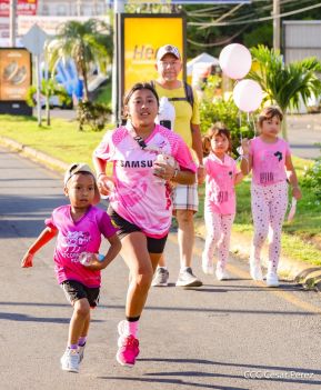  Caminata "Yo Corro por Ellas", por la prevención y lucha contra el cáncer de mama