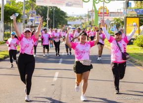  Caminata "Yo Corro por Ellas", por la prevención y lucha contra el cáncer de mama