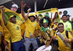 Brasil 2014: Seguidores de Brasil y México esperan encuentro