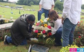 Familias nicaragüenses visitan a sus files difuntos en los distintos cementerios del país
