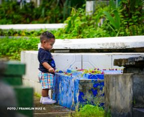 Familias nicaragüenses visitan a sus files difuntos en los distintos cementerios del país