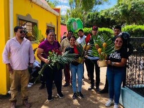 Familias nicaragüenses visitan a sus files difuntos en los distintos cementerios del país