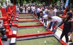 Familias nicaragüenses visitan a sus files difuntos en los distintos cementerios del país