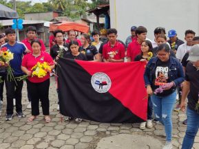 Familias nicaragüenses visitan a sus files difuntos en los distintos cementerios del país