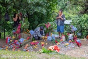 Familias nicaragüenses visitan a sus files difuntos en los distintos cementerios del país
