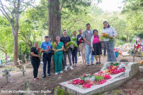 Familias nicaragüenses visitan a sus files difuntos en los distintos cementerios del país