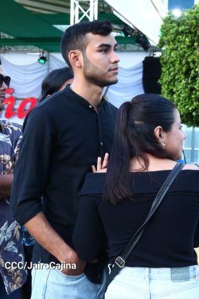 Nicaragüenses cierran ciclos con Aventura