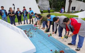 Nicaragüenses rinden homenaje al Comandante Carlos Fonseca a 48 años de su tránsito a la inmortalidad