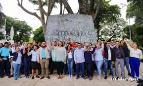Nicaragüenses rinden homenaje al Comandante Carlos Fonseca a 48 años de su tránsito a la inmortalidad