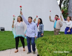Nicaragüenses rinden homenaje al Comandante Carlos Fonseca a 48 años de su tránsito a la inmortalidad
