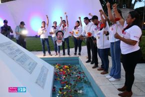 Nicaragüenses rinden homenaje al Comandante Carlos Fonseca a 48 años de su tránsito a la inmortalidad