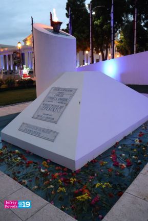 Nicaragüenses rinden homenaje al Comandante Carlos Fonseca a 48 años de su tránsito a la inmortalidad
