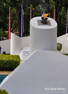 Nicaragüenses rinden homenaje al Comandante Carlos Fonseca a 48 años de su tránsito a la inmortalidad