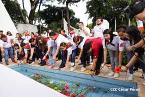 Nicaragüenses rinden homenaje al Comandante Carlos Fonseca a 48 años de su tránsito a la inmortalidad