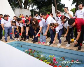 Nicaragüenses rinden homenaje al Comandante Carlos Fonseca a 48 años de su tránsito a la inmortalidad