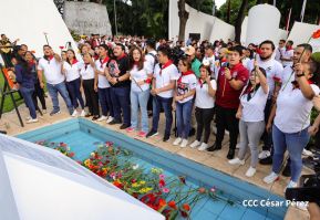 Nicaragüenses rinden homenaje al Comandante Carlos Fonseca a 48 años de su tránsito a la inmortalidad