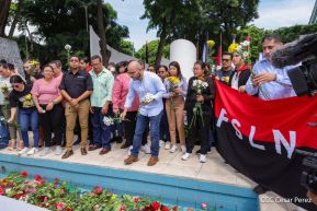 Nicaragüenses rinden homenaje al Comandante Carlos Fonseca a 48 años de su tránsito a la inmortalidad