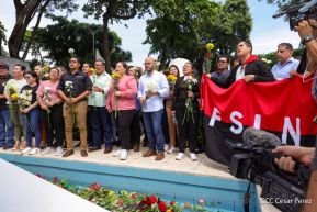 Nicaragüenses rinden homenaje al Comandante Carlos Fonseca a 48 años de su tránsito a la inmortalidad