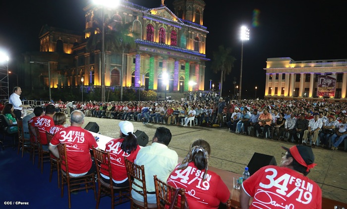 Daniel y Rosario celebran junto al pueblo el Día Internacional de los Trabajadores