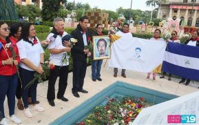 Nicaragüenses rinden homenaje al Comandante Carlos Fonseca a 48 años de su tránsito a la inmortalidad