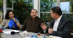 Presidente Daniel y Compañera Rosario se reúnen con directivos AMCHAM