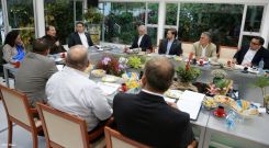 Presidente Daniel y Compañera Rosario se reúnen con directivos AMCHAM