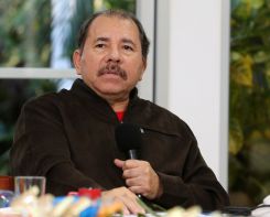 Presidente Daniel y Compañera Rosario se reúnen con directivos AMCHAM