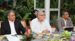 Presidente Daniel y Compañera Rosario se reúnen con directivos AMCHAM