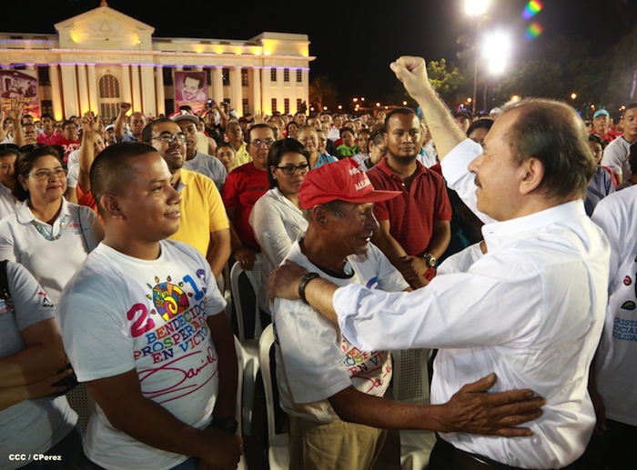 Daniel y Rosario celebran junto al pueblo el Día Internacional de los Trabajadores