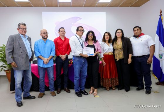 Estudiantes que realizaron prácticas en Medios del Poder Ciudadano reciben reconocimientos