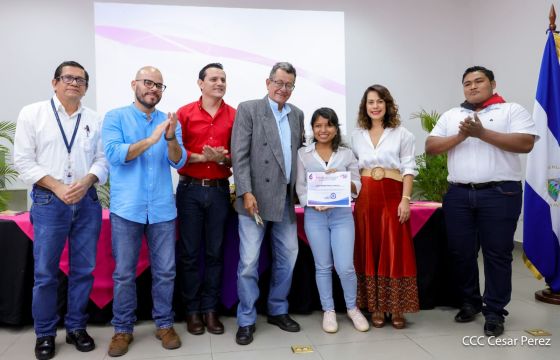 Estudiantes que realizaron prácticas en Medios del Poder Ciudadano reciben reconocimientos