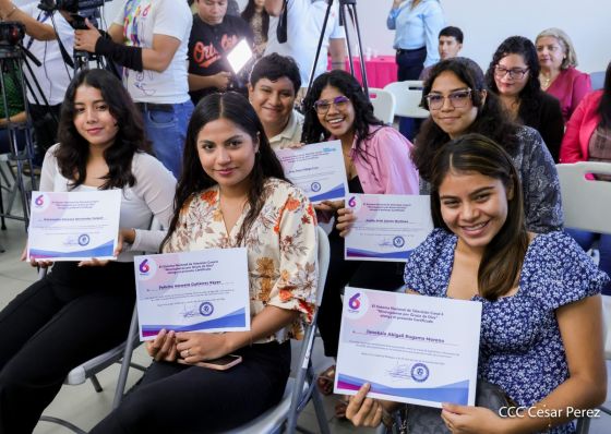 Estudiantes que realizaron prácticas en Medios del Poder Ciudadano reciben reconocimientos