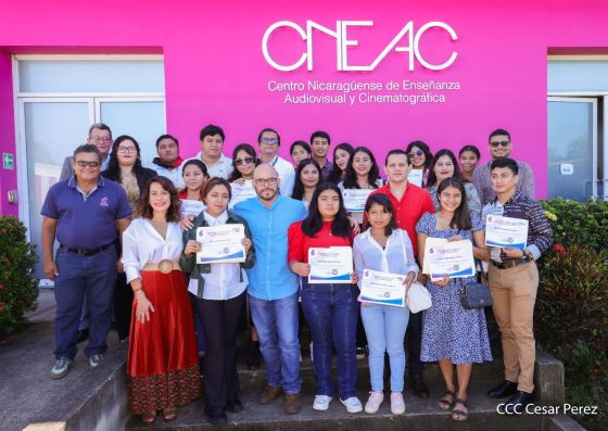 Estudiantes que realizaron prácticas en Medios del Poder Ciudadano reciben reconocimientos