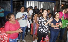 ¡María de Nicaragua, Nicaragua de María! Familias celebran la tradicional Gritería a la Purísima