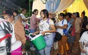 ¡María de Nicaragua, Nicaragua de María! Familias celebran la tradicional Gritería a la Purísima
